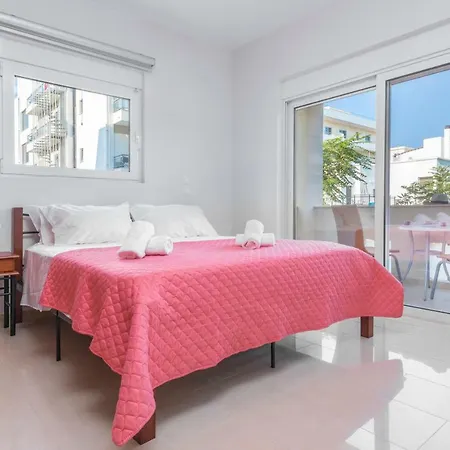 Luxurious Close To The Sea Apartment