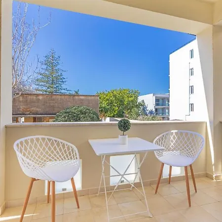 Daire Luxurious Close To The Sea