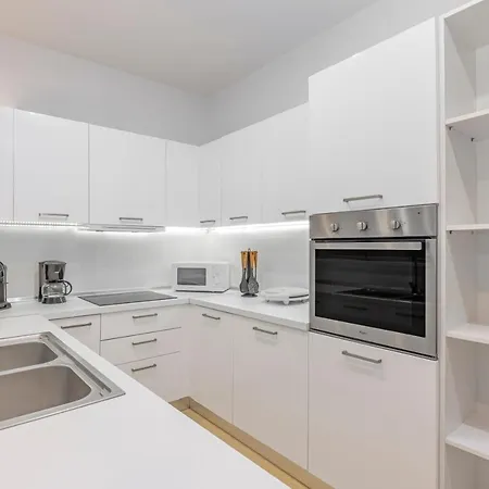 Daire Luxurious Close To The Sea